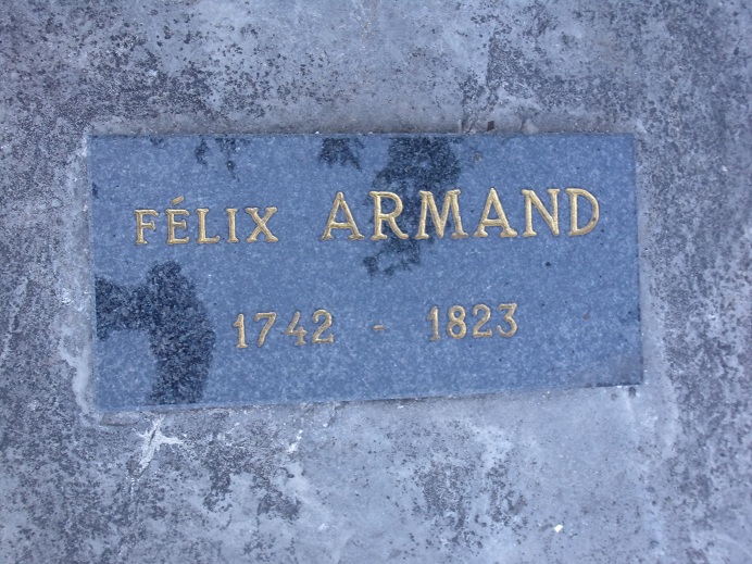 St Martin Lys, la tombe Félix Armand, plaque date