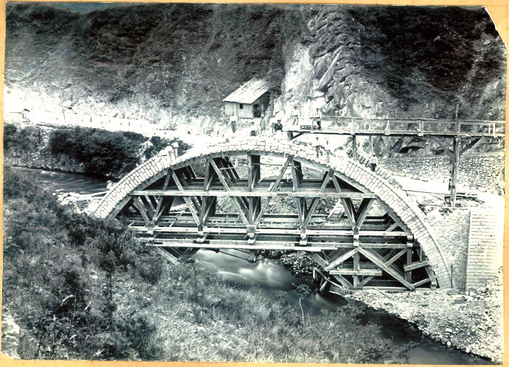Construction du pont de la Gamasse