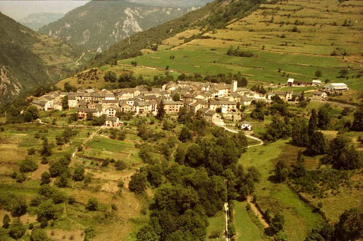 Counozouls, Vue aérienne du village