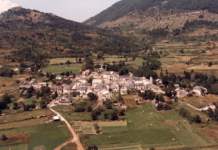 Le Bousquet, Vue aérienne du village