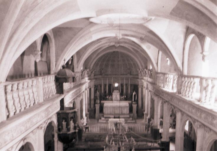 Eglise d'Escouloubre ; Vue intérieure de l'église, nef vers le choeur