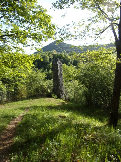 Ayguette, Counozouls - le grand menhir 2