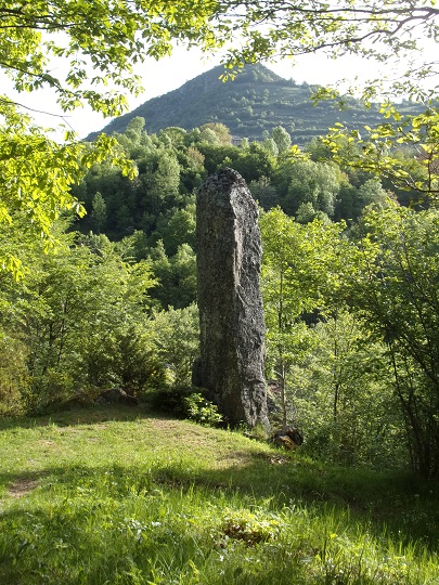 Ayguette, Counozouls - le grand menhir 3