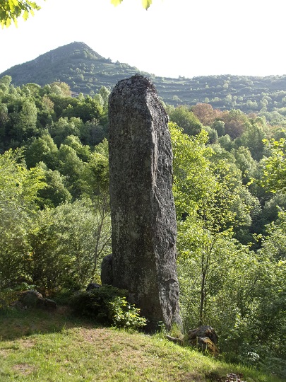 Ayguette, Counozouls - le grand menhir 5