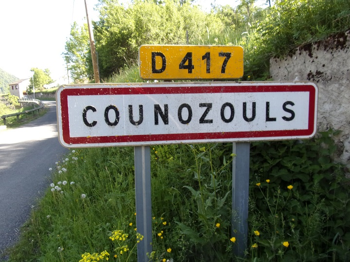 Ayguette, Counozouls - Panneau routier à l'entrée du village