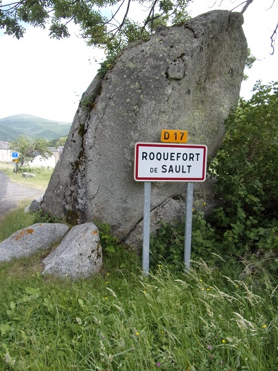 Roquefort, panneau d'entrée du village coté Le Bousquet
