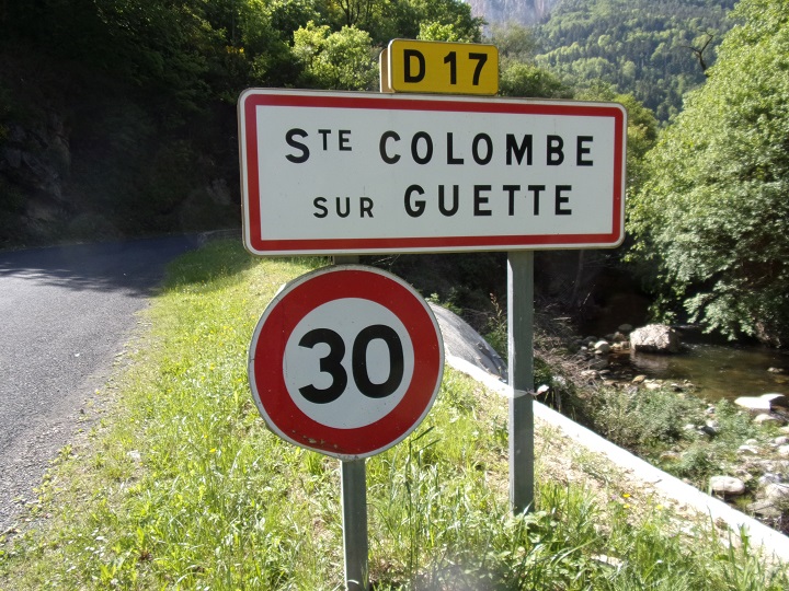 Ayguette, Sainte Colombe - Panneau routier d'entrée dans l'aglomération