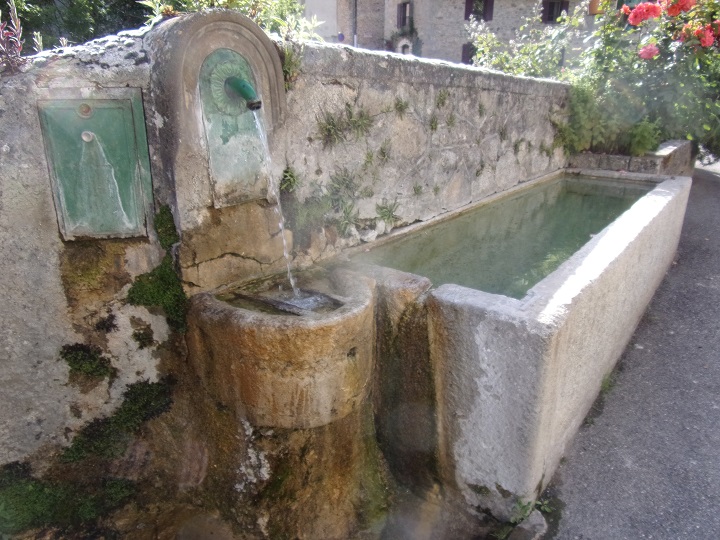 Ayguette, Sainte Colombe abreuvoir fontaine
