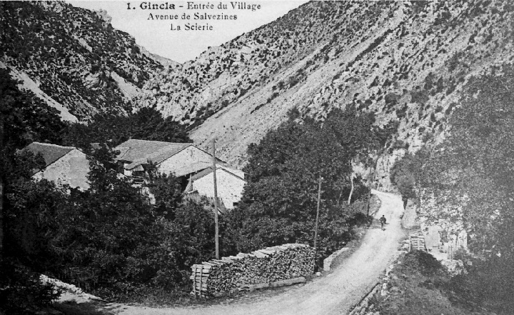Gincla entrée du village, avenue de Salvezines, la scierie