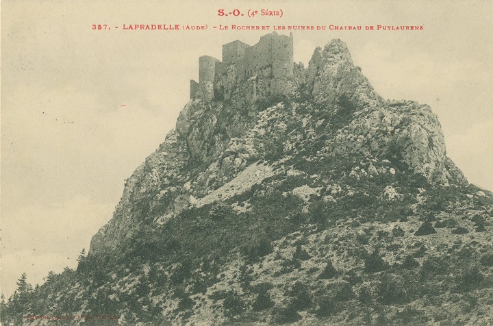 Lapradelle le rocher et les ruines du château de Puilaurens