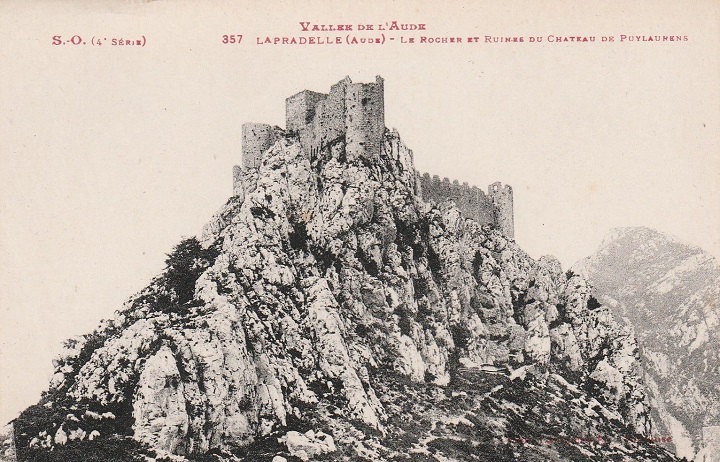 Lapradelle le rocher et les ruines du château de Puilaurens 2