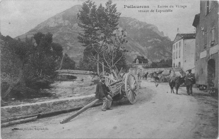Puilaurens entrée du village venant de Lapradelle