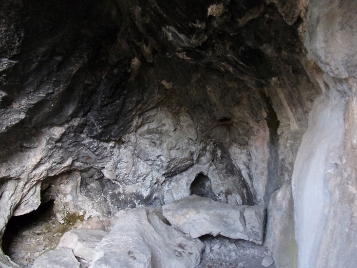 St Martin Lys, grotte de la via ferrata - première salle