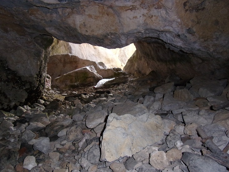 St Martin Lys, grotte de la via ferrata - sortie deuxième salle