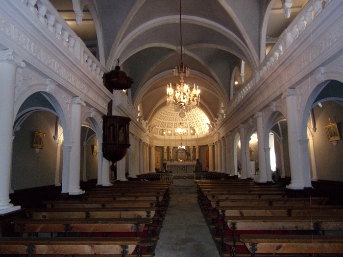 intérieur de l'église, vue vers le coeur