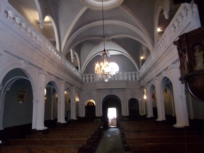 intérieur de l'église, vue vers l'entrée