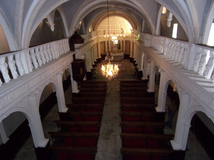 intérieur de l'église, vue vers le coeur depuis l'étage