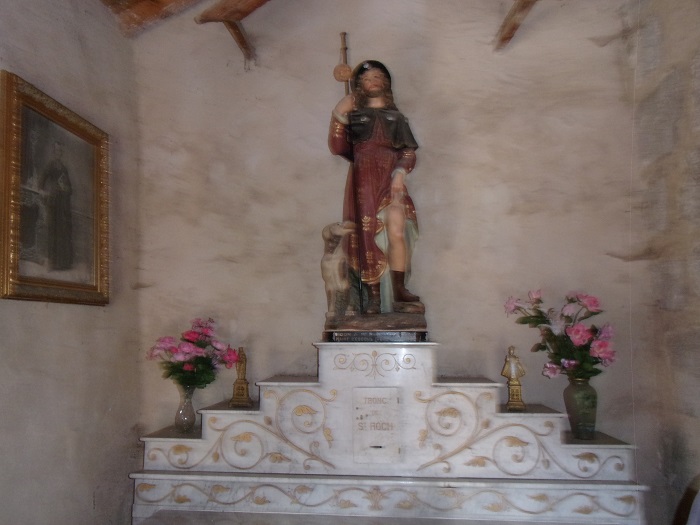 intérieur de l'église, statuaire à l'entrée de l'église 3