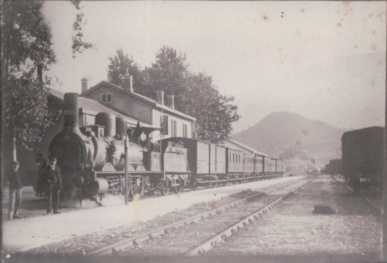 Quillan - locomotive en gare 1