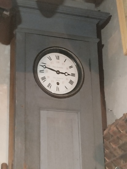 Horloge intérieure de la gare de Caudiès