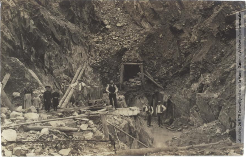 Vallée de l'Aude et environs. 148. Exploitation du talc à Roquefort-de-Sault / photographie Amédée Trantoul (1837-1910). - Toulouse : maison Labouche frères, [entre 1900 et 1910]. - Photographie (1900/1910) - recto2