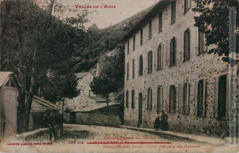 Vallée de l'Aude. 222 bis. Escouloubre-les-Bains : établissement Sarda : café, maison des ménages. - Toulouse : phototypie Labouche frères, marque LF au verso, [entre 1909 et 1925]. - Carte postale (1909/1925) - recto