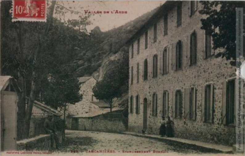 Vallée de l'Aude. 222 bis. Escouloubre-les-Bains : établissement Sarda : café, maison des ménages. - Toulouse : phototypie Labouche frères, marque LF au verso, [entre 1909 et 1925]. - Carte postale (1909/1925)  - recto2