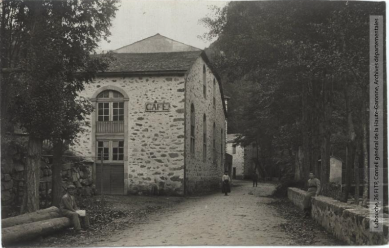 Vallée de l'Aude. 342. Escouloubre-les-Bains : Grand café, route de Mont-Louis. - Toulouse : phototypie Labouche frères, marque LF au verso, [entre 1909 et 1925]. - Carte postale (1909/1925) - recto