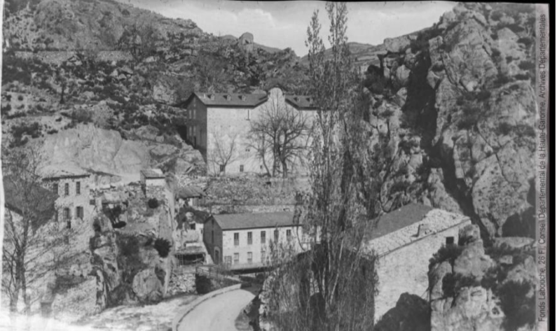 Aude. Carcanières : établissements thermaux / photographie Amédée Trantoul (1837-1910). - Toulouse : maison Labouche frères, [entre 1900 et 1910]. - Photographie (1900/1910) - recto