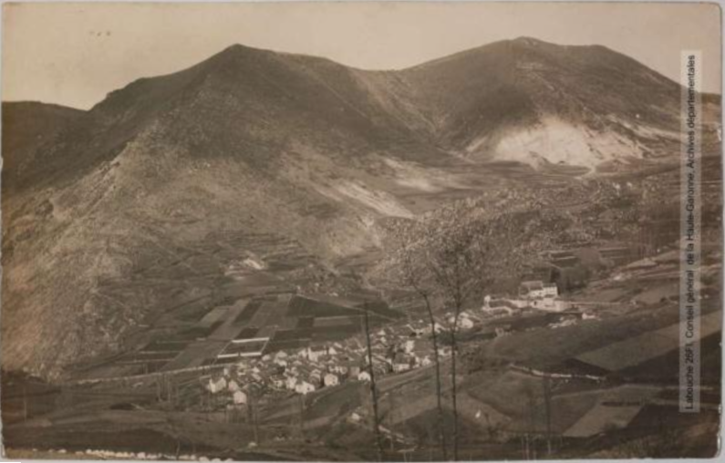 Aude. Escouloubre : vue générale du village / photographie Amédée Trantoul (1837-1910). - Toulouse : maison Labouche frères, [entre 1900 et 1910]. - Photographie (1900/1910) - recto