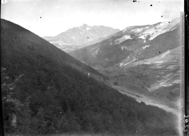 Pays de Sault : vue vers le Soularac depuis les environs d'Escouloubre, haute vallée de l'Aude. - [juin 1925]. - Jardin Botanique et Arboretum Henri Gaussen
