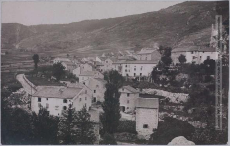 S.-O. (4e série). 146. Vallée de l'Ayguette. Roquefort-de-Sault (Aude) : vue du Midi. - Toulouse : maison Labouche frères, [entre 1900 et 1940]. - Photographie (1900/1940) - recto