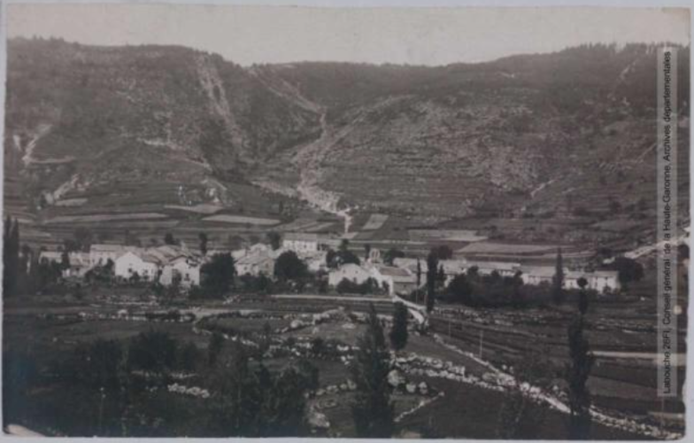 S.-O. 4e série. 461. Vallée de l'Ayguette [Aiguette]. Buillac près Roquefort-de-Sault (Aude) : vue générale. - Toulouse : maison Labouche frères, [entre 1900 et 1940]. - Photographie (1900/1940) - recto