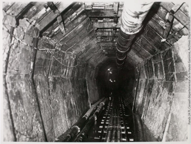 Usine de Nentilla : galerie. - entre 1940 et 1950. - Photographie (1949/1950) - recto