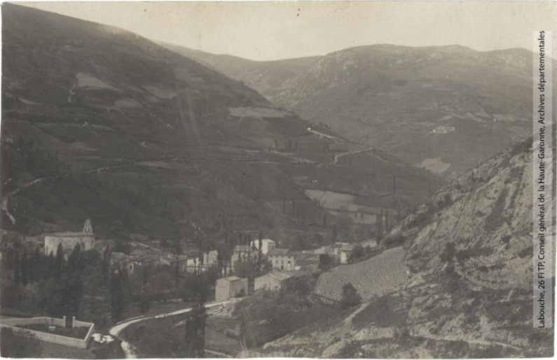 Vallée de l'Aude et environs. 227. La vallée du Rebenty à Marsa / photographie Henri Jansou (1874-1966). - Toulouse : maison Labouche frères, [entre 1900 et 1940]. - Photographie (1900/1940) recto