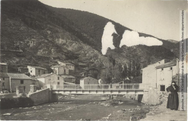Vallée de Rebenty. 234. Marsa : les deux rives de Rebenty / photographie Henri Jansou (1874-1966). - Toulouse : maison Labouche frères, [entre 1900 et 1940]. - Photographie (1900/1940) recto