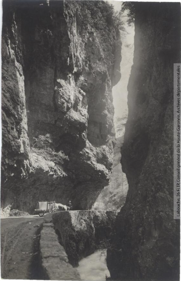 Vallée de l'Aude et environs. 249. Le Rebenty : Mérial : gorges d'Abdoutchis / photographie Henri Jansou (1874-1966). - Toulouse : maison Labouche frères, [entre 1900 et 1940]. - Photographie recto