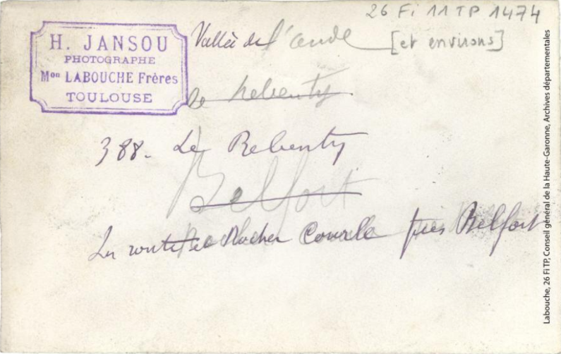 Vallée de l'Aude. 388. Le Rebenty : la route et rocher Courle près Belfort[-sur-Rebenty] / photographie Henri Jansou (1874-1966). - Toulouse : maison Labouche frères, [entre 1900 et 1940] verso