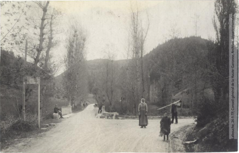 Vallée de l'Aude et environs. 389. Le Rebenty : pont du Roi embranchement des routes de Rodome et de Niort / photographie Henri Jansou (1874-1966). - Toulouse : maison Labouche frères, [entre 1900 et 1940] recto