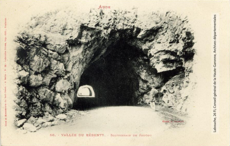 Aude. 56. Vallée du Rébenty : souterrain de Joucou / cliché A. Trantoul [photographie Amédée Trantoul (1837 - 1910)]. - Toulouse : Labouche frères, imprimeur-éditeur, [entre 1900 et 1904]. - Carte postale. - (Sites et monuments du Sud-Ouest - 4e série) (1900/1904)