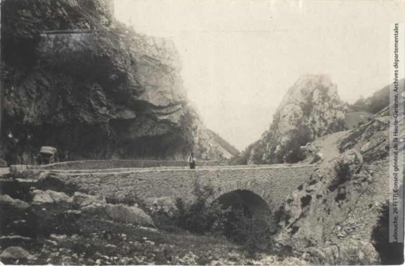 Vallée de l'Aude et environs. 58. Le Rebenty dans les gorges d'Able / photographie Henri Jansou (1874-1966). - Toulouse : maison Labouche frères, [entre 1900 et 1940]. - Photographie (1900/1940) recto