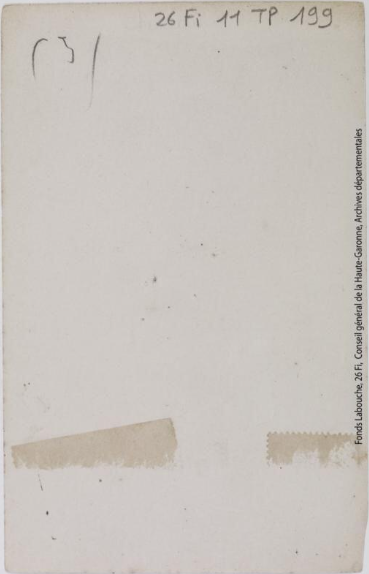 Vallée du Rébenti (Aude) [i.e. Rebenty]. Château de Niort[-de-Sault] : cheminée du grand salon. - Toulouse : phototypie Labouche frères, marque LF au verso, [entre 1905 et 1925]. - Carte postale (1905/1925) verso