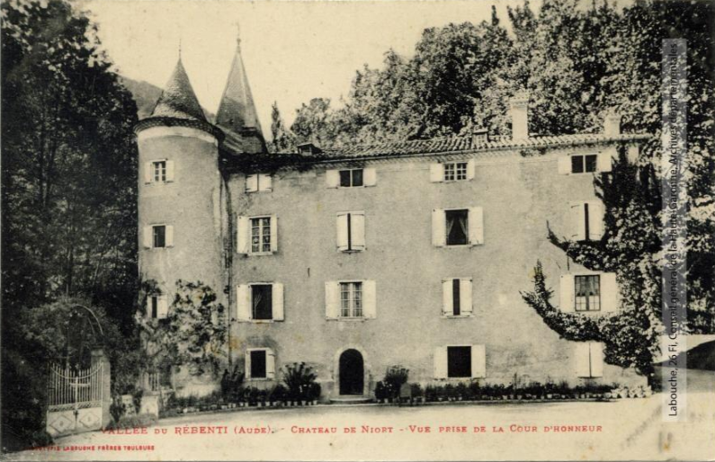 Vallée du Rébenti [i.e. Rebenty] (Aude). Château de Niort[-de-Sault] : vue prise de la cour d'honneur. - Toulouse : phototypie Labouche frères, marque LF au verso, [entre 1905 et 1925]. - Carte postale (1905/1925) recto2
