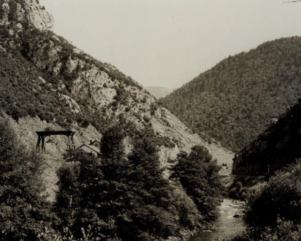 Saint-Martin-Lys (Aude) : vallée de l'Aude (bâtiment industriel) / J.-E. Auclair photogr. - [entre 1920 et 1950]. - Photographie (1900/1950)  p1