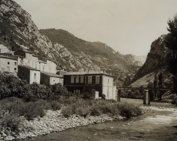 Saint-Martin-Lys (Aude) : village au bord de l'Aude / J.-E. Auclair photogr. - [entre 1920 et 1950]. - Photographie (1900/1950) p1