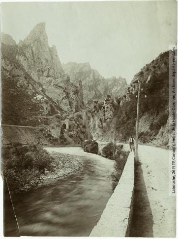Vallée de l'Aude   7 - Entrée du défilé Pierre-Lys - Toulouse - maison Labouche frères, entre 1900 et 1940 - Photographie p1