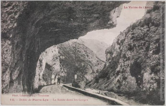 Vallée de l'Aude 142 -Défilé de Pierre-Lys -la route dans les gorges -Toulouse -phototypie Labouche frères, marque LF au verso, 1911-1925 -Carte postale p1