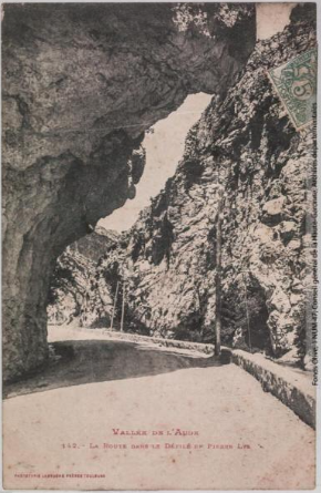 Vallée de l'Aude 142 -La route dans le défilé de Pierre Lys -photographie Henri Jansou 1874-1966 -Toulouse -phototypie Labouche frères, marque LF au verso 1905-1925 -CPA p1