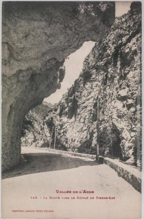 Vallée de l'Aude 142 -La route dans le défilé de Pierre-Lys -photo Henri Jansou 1874-1966 -Toulouse -phototypie Labouche frères, marque LF au verso 1911-1925 -CPA p1