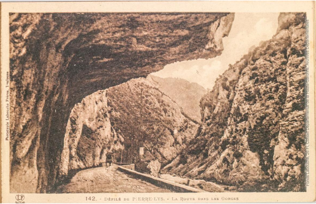 Vallée de l'Aude 142 Défilé de Pierre-Lys - la route dans les gorges - Toulouse - phototypie Labouche frères, marque LF, entre 1918 et 1937 - Carte postale p1